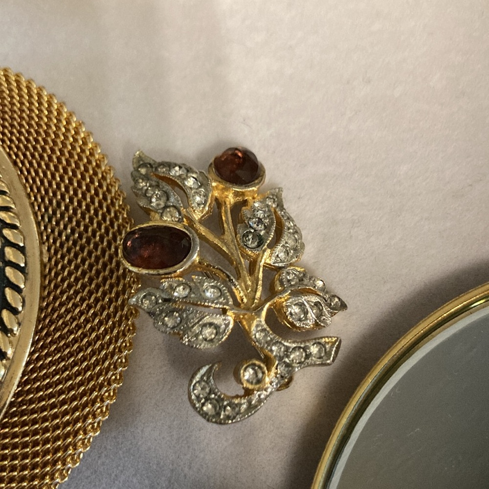 Cleaning out of costume jewelry 7 pieces of jewelry mirror compact . Used - Picture 4 of 9